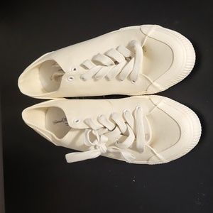 Universal Thread Canvas Low Top Sneaker - Womens Size 9